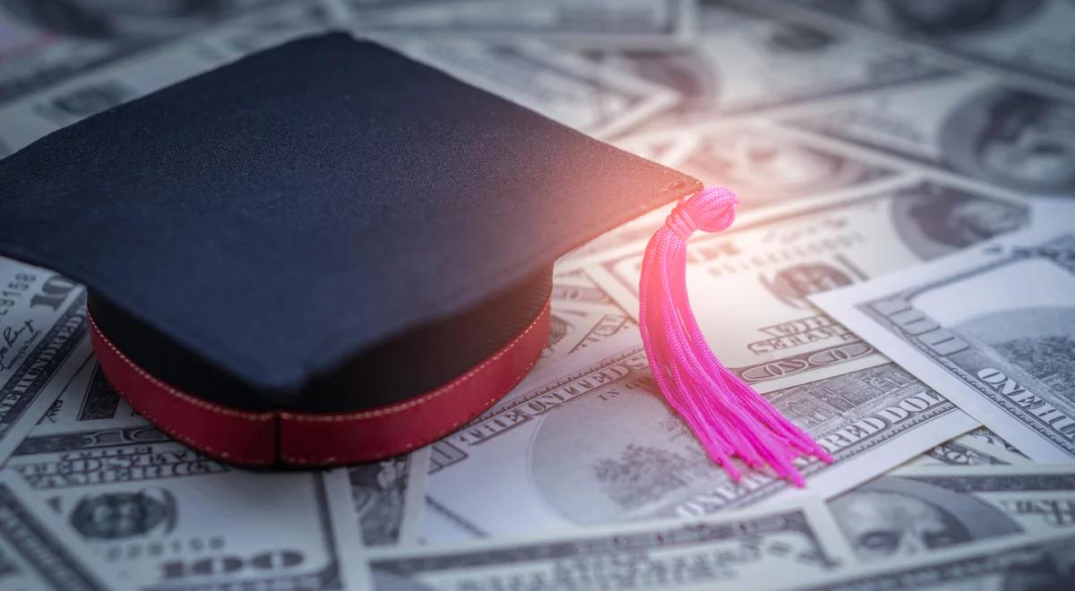 Opłaty na uczelniach: student musi wiedzieć za co i ile zapłaci  