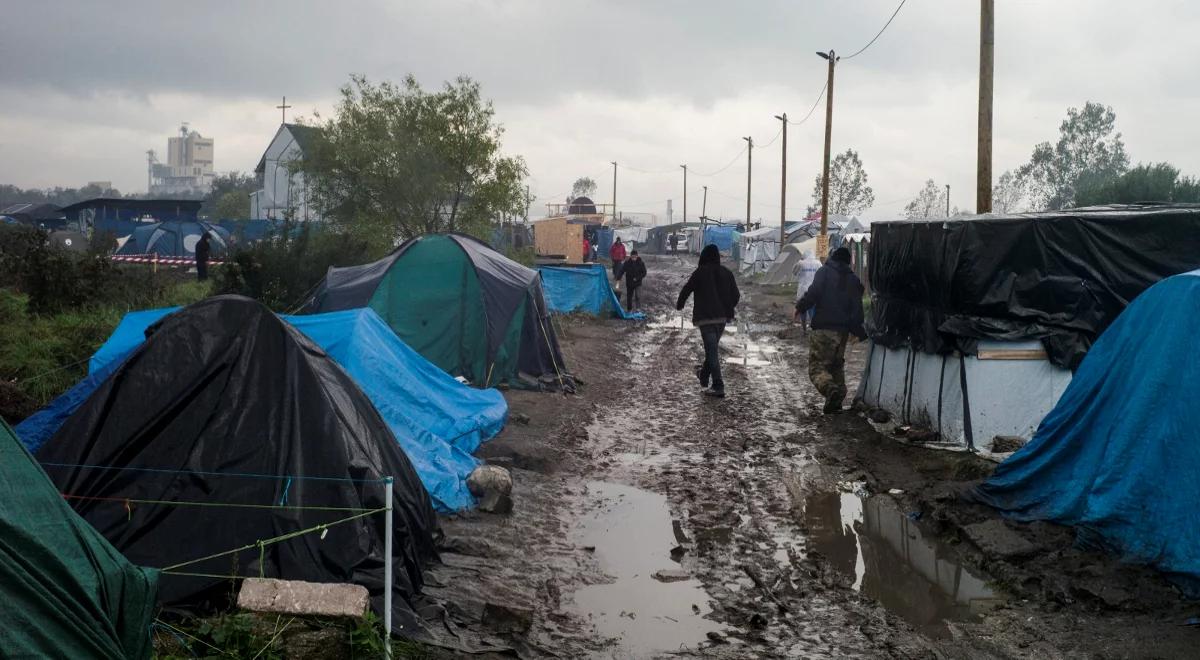 Liczba imigrantów koczujących w obozowisku w Calais wzrosła dwukrotnie