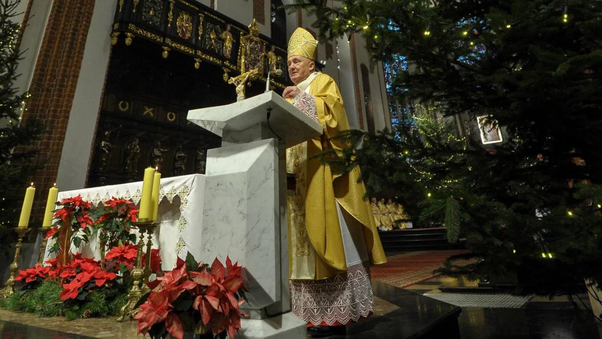 "Dla nas i dla naszego zbawienia Bóg przyjmuje ludzkie ciało i rodzi się z Maryi Dziewicy"