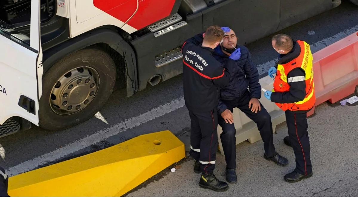 Przebadano już ponad 10 tys. kierowców w Dover. Podano, ile wykryto zakażeń