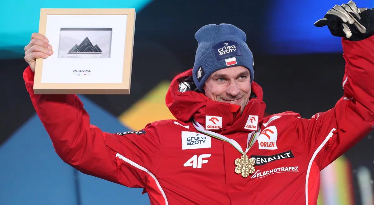 Planica 2023: Piotr Żyła odebrał złoty medal. Wielka chwila polskiego skoczka  