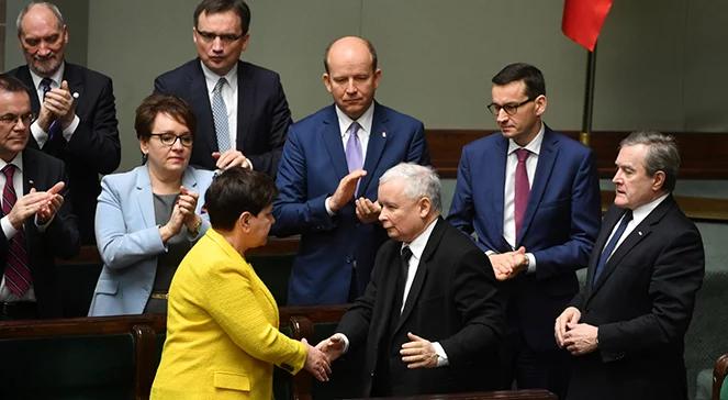 Publicyści o zmianie premiera. "Nie można sprowadzać rządzenia do słupków popularności"