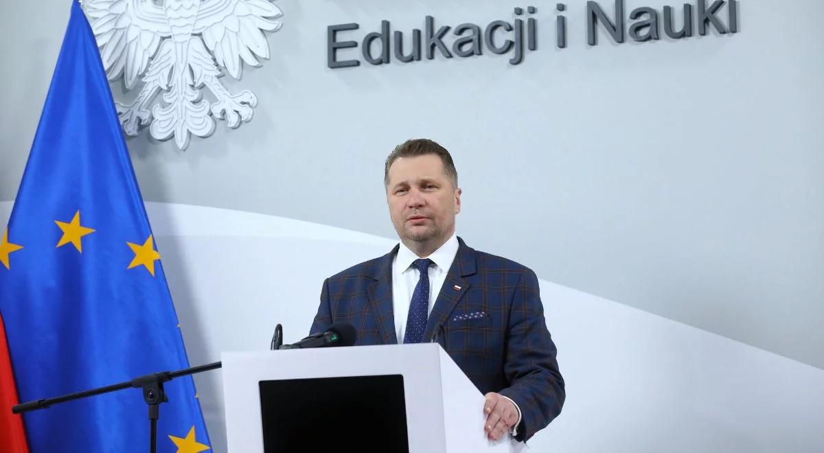 Podręcznik "Historia i teraźniejszość". Czarnek: jest już dopuszczony do użytku szkolnego
