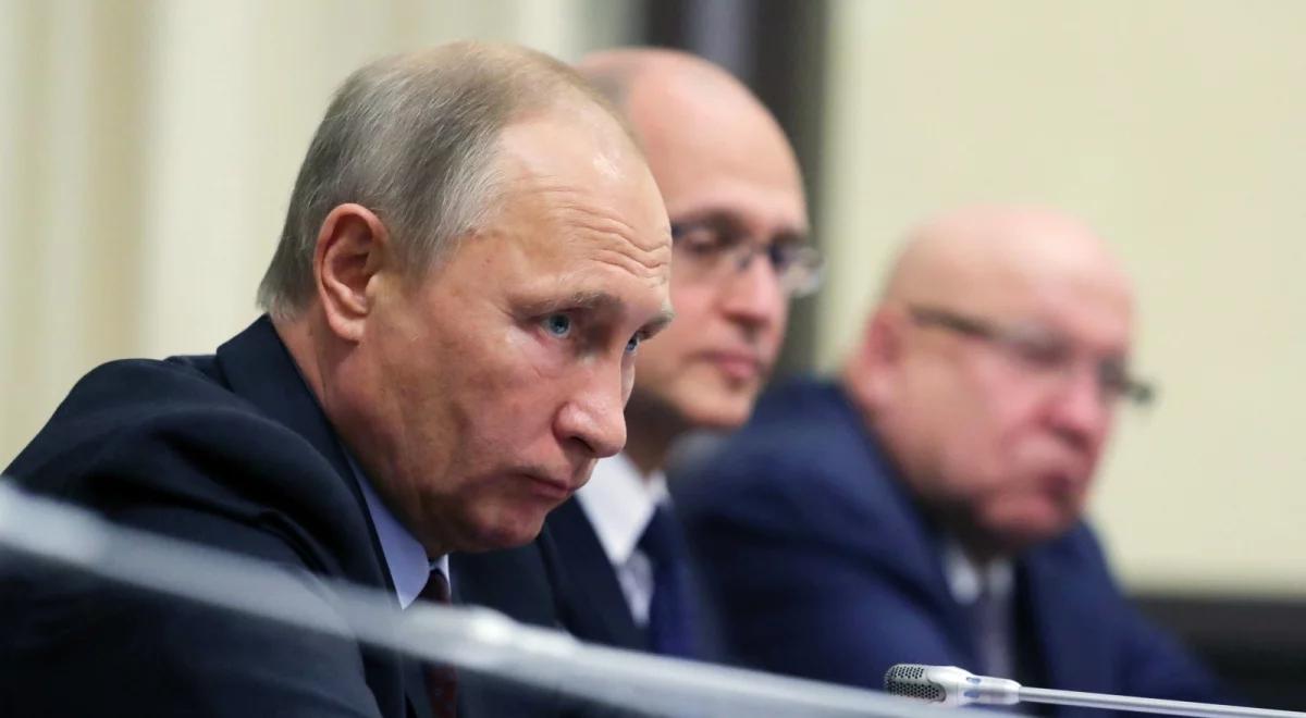 "Kukiełki i farsa wyborcza". Rywalką Putina ma być aktorka erotyczna