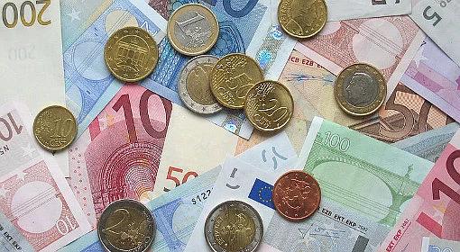 Euro czeka na EBC i szczyt w Brukseli  