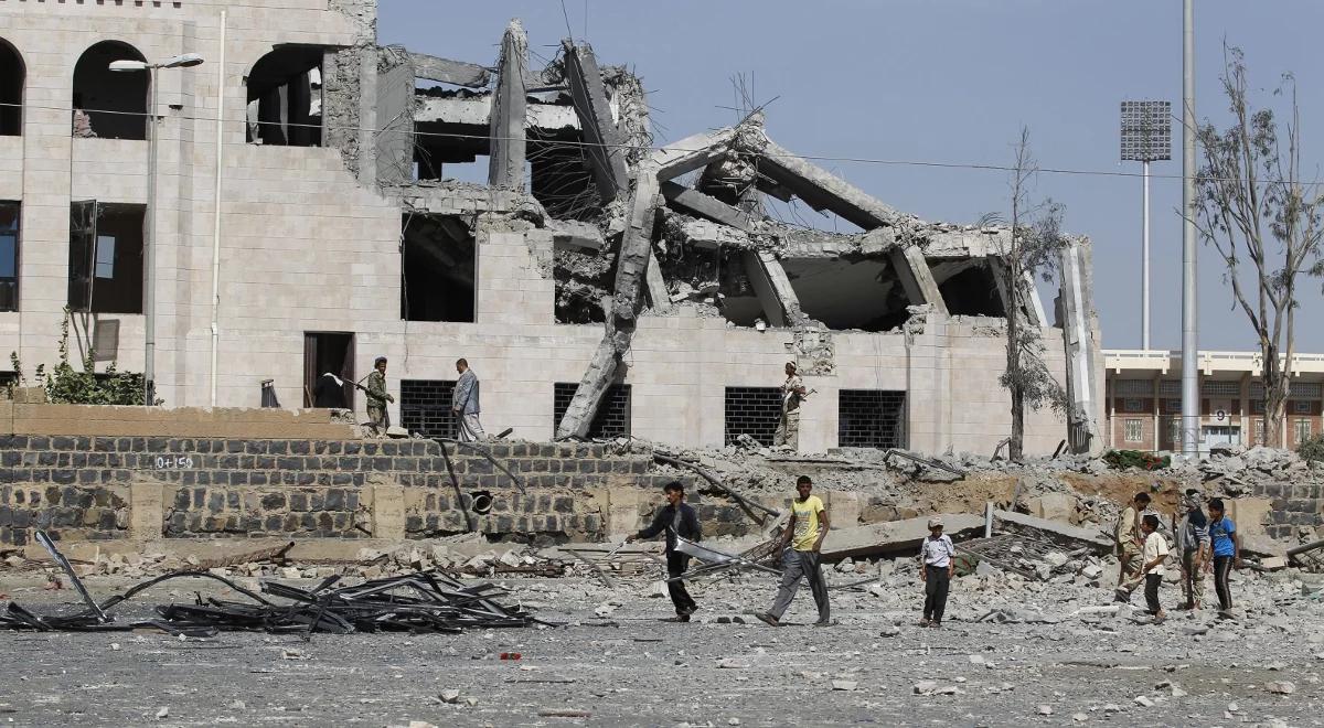 Jemen: naloty arabskiej koalicji na bazy wojskowe w Sanie