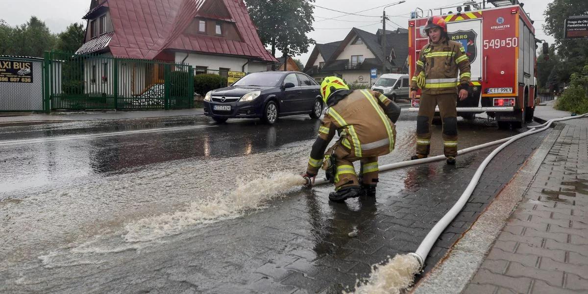 Gigantyczna ulewa nad Zakopanem. Kilometrowe korki na zakopiance