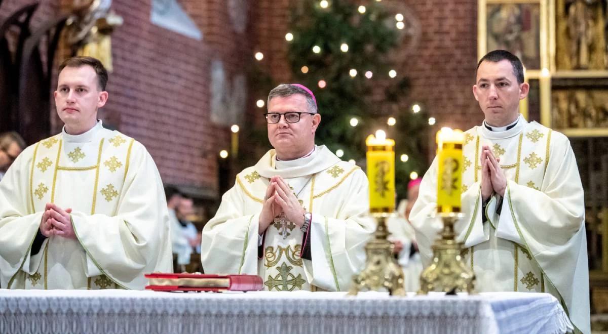 Bp Śmigiel: wykorzystajmy tę niedzielę jako okazję do podziękowania za dar chrztu