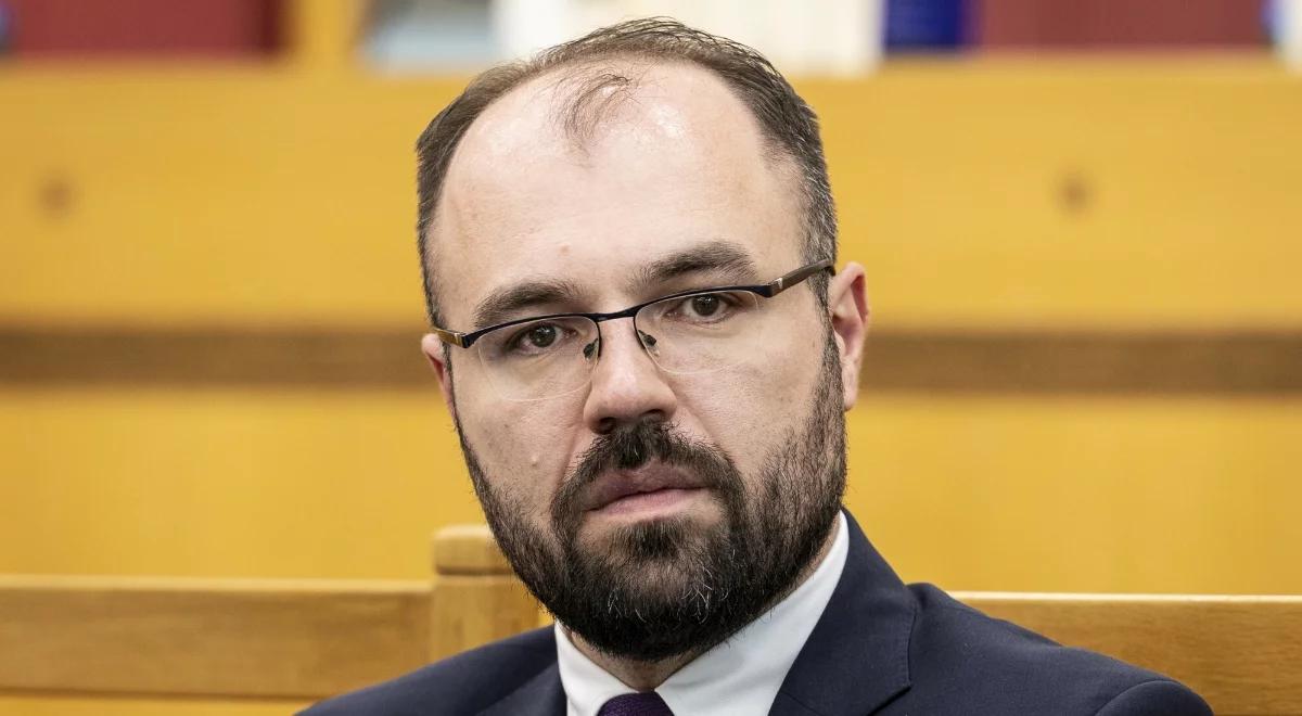 Krzysztof Szczucki niewpisany na listę adwokatów. W tle prokuratorskie zarzuty