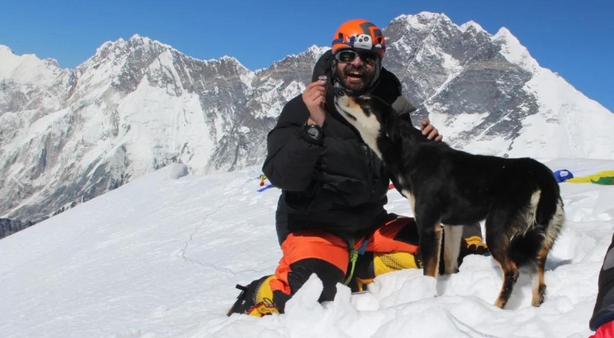 Baruntse (7129 m) to teraz też "psia góra". Mera - suczka, która zdobyła himalajski szczyt