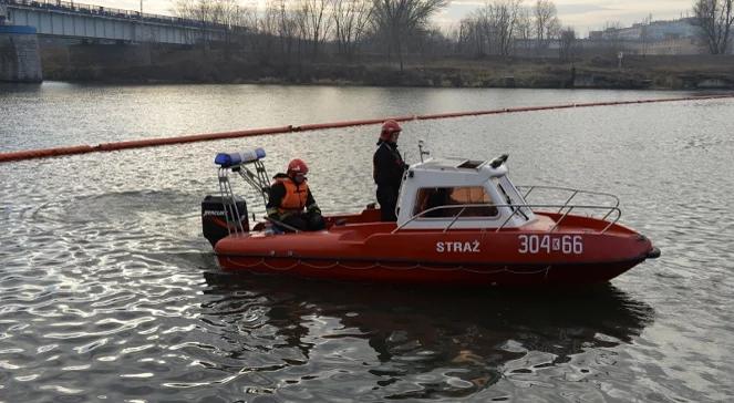 Kraków: strażakom udało się zebrać ciecz, która pojawiła się na Wiśle