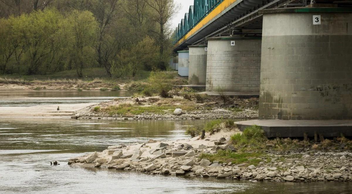 Susza hydrologiczna postępuje, coraz mniej wody w rzekach. IMGW ostrzega