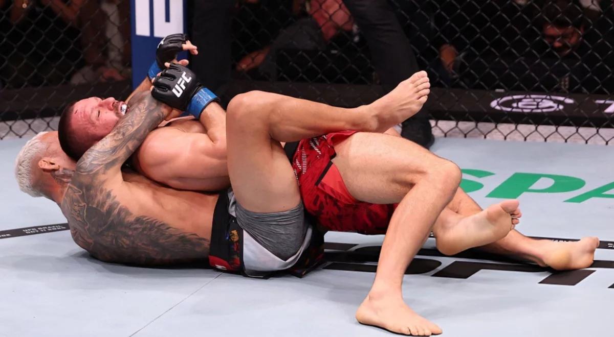 UFC 261. Brutalna noc w Rio. Efektowne poddanie w walce Gamrot - Oliveira