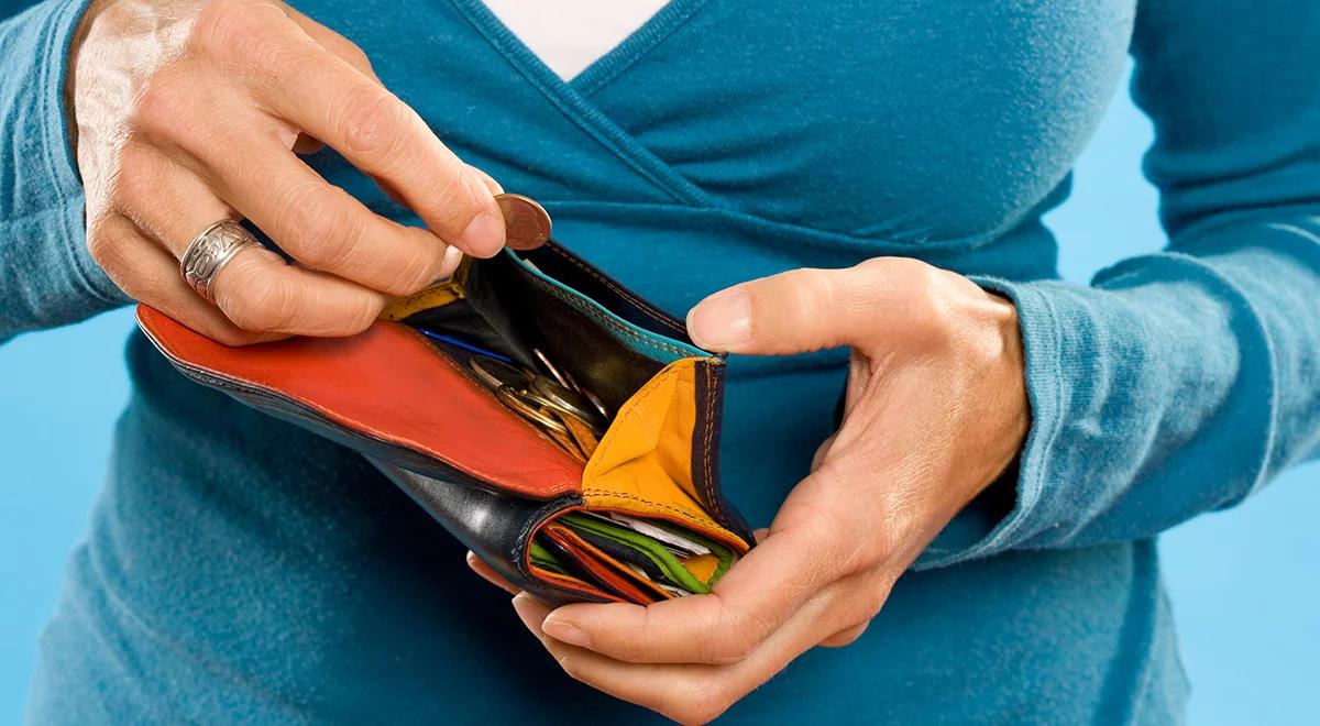 Na wysokich kosztach pracy tracą przede wszystkim pracownicy. Warto zmniejszyć tzw. klin podatkowy   