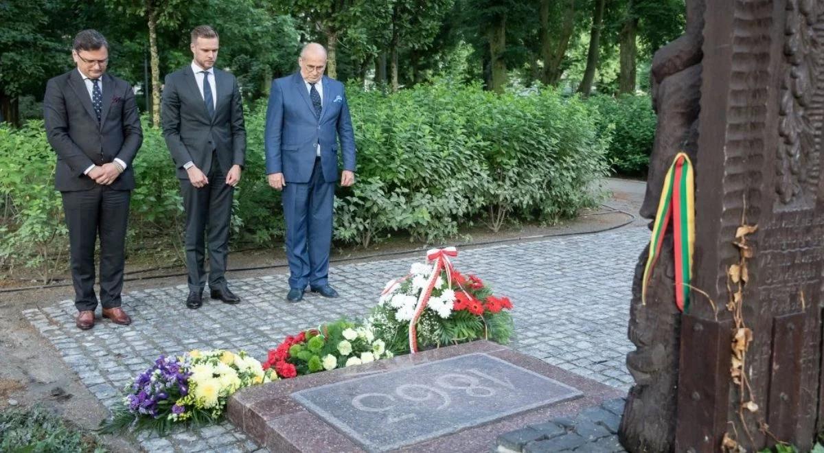 Wilno: szefowie MSZ Polski, Litwy i Ukrainy oddali hołd powstańcom styczniowym