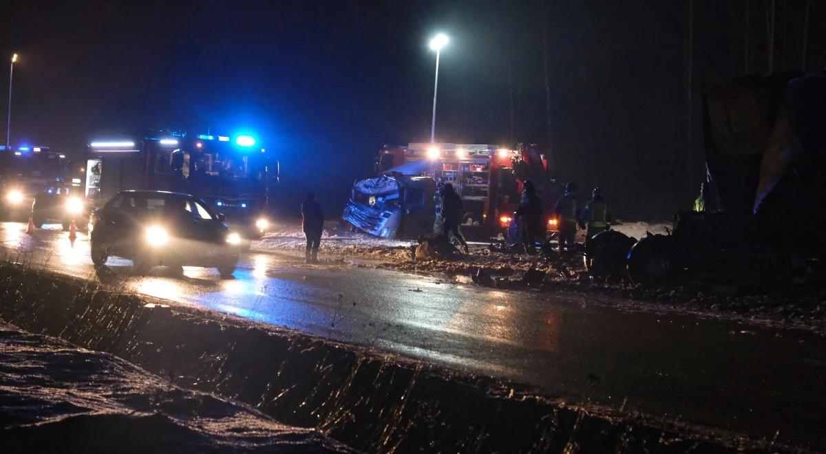 Opady i mgła utrudniają jazdę. GDDKiA apeluje do kierowców o ostrożność