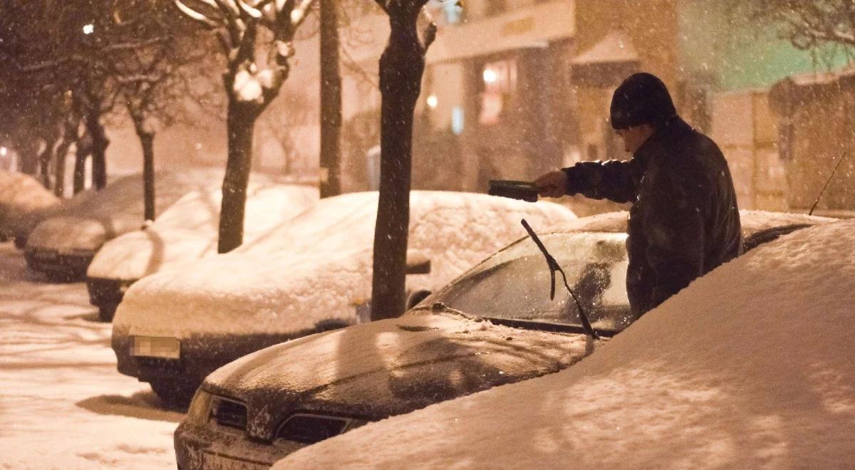 Przed nami kolejna mroźna noc. Intensywne opady śniegu i oblodzenia