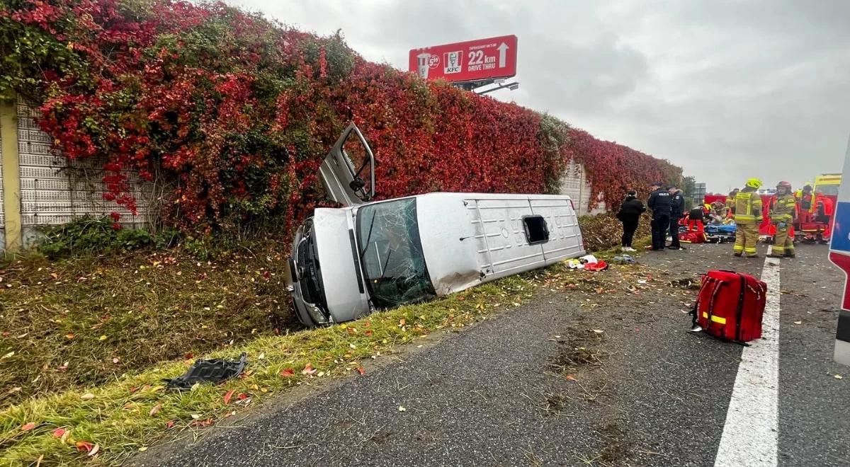 Wypadek na S7. Autobus zjechał z jezdni do rowu, są ranni