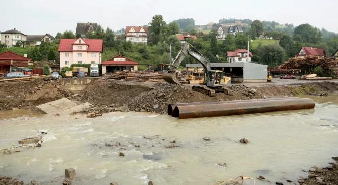 Nawałnice nad Polską: połamane drzewa, uszkodzone budynki. Setki interwencji strażaków