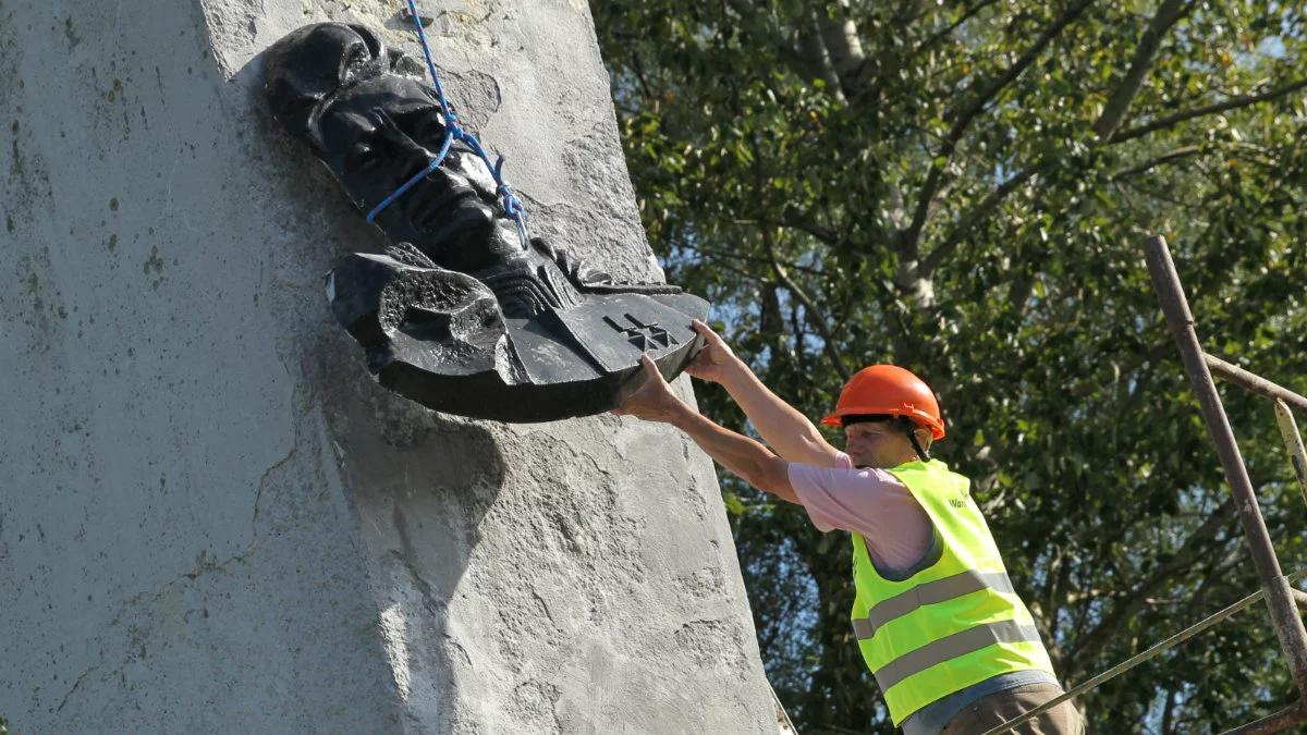 Rosja oburzona likwidacją pomnika bohatera ZSRR. Symboliczny gest w Pieniężnie