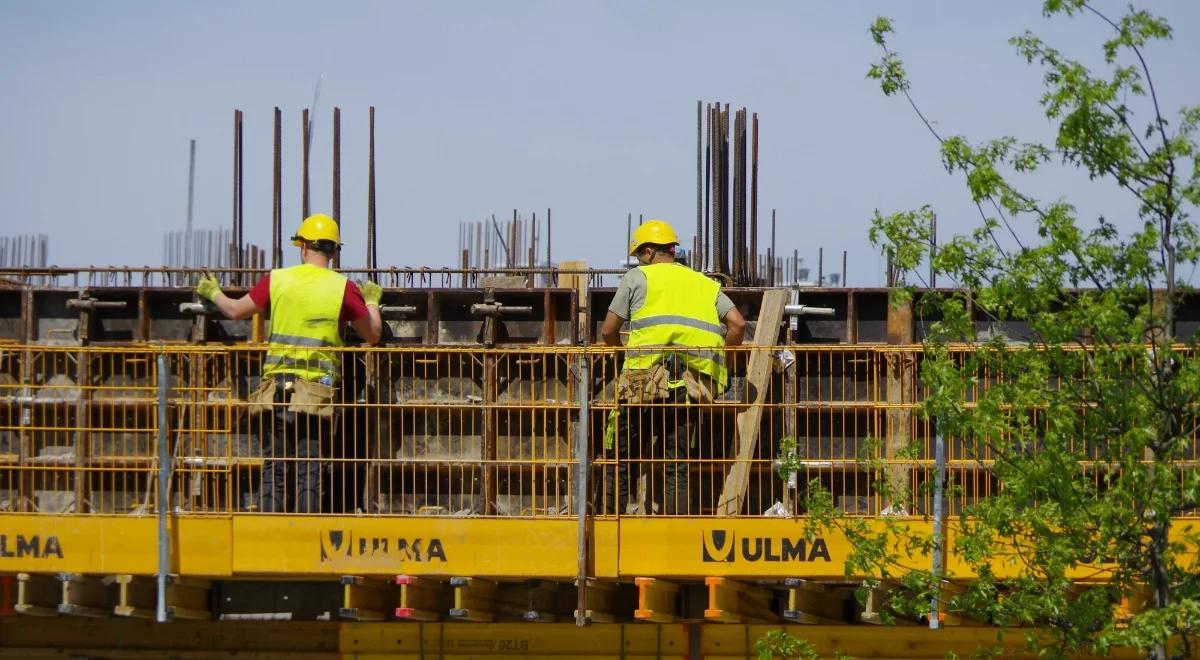 Połowa firm ma problem z rekrutacją. Główny powód oczywisty