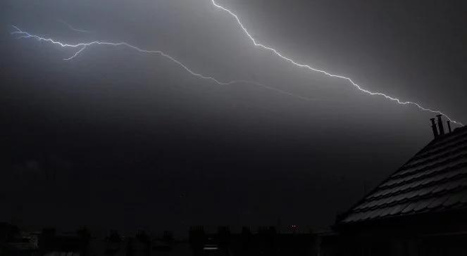 Burze nad Polską. Podtopienia, awarie prądu i połamane drzewa