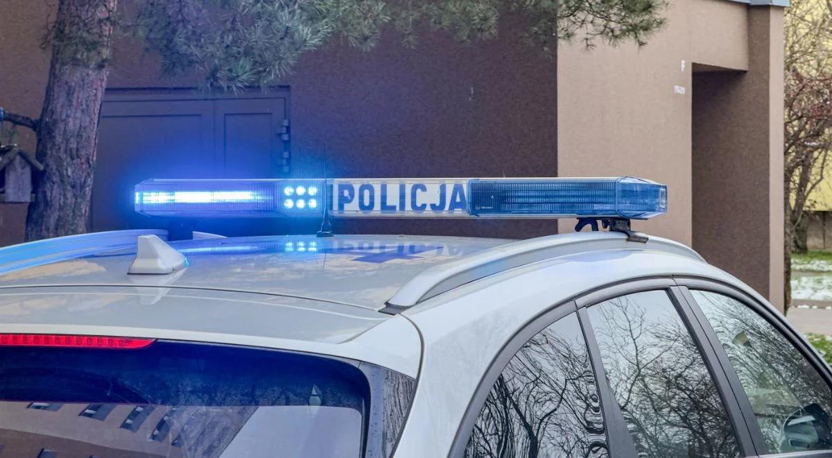 Awanturował się i niszczył auta. W domu znaleziono zwłoki matki