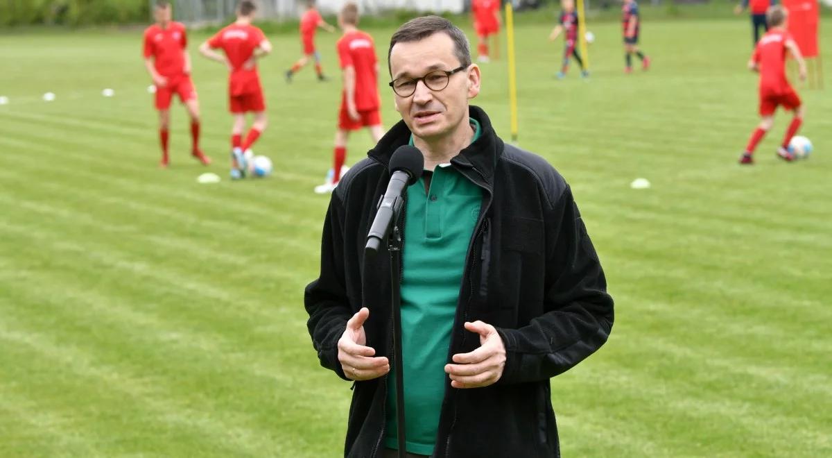 Premier: potrzebujemy więcej zadaszonych boisk, niech dzieci grają cały rok