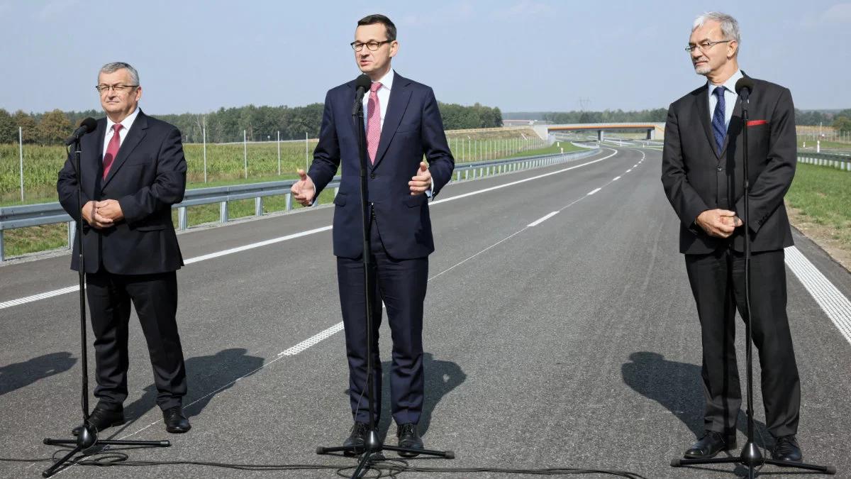Mateusz Morawiecki: rząd stawia na rozwój dróg. Nowy odcinek S3 otwarty