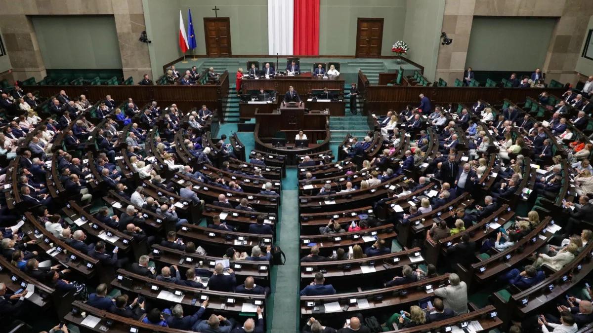 Etyka w polityce. "Honor umarł, poczucie wstydu zgasło"