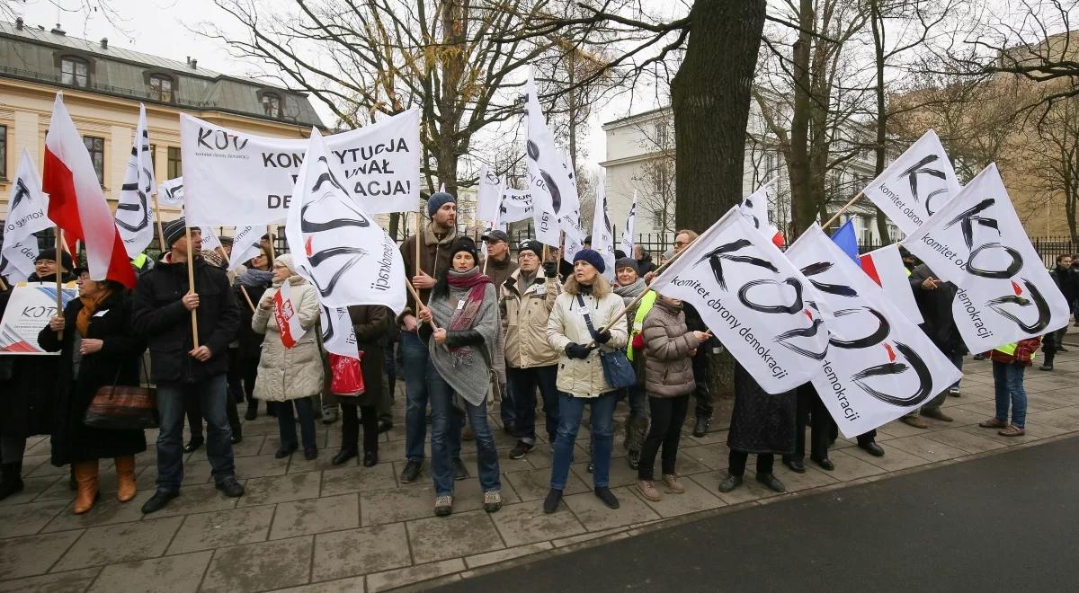 Protesty przed Trybunałem Konstytucyjnym w Warszawie