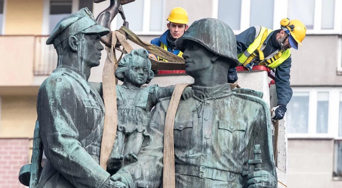 Co dalej z dekomunizacją? Historyk IPN: teraz skupiamy się na usuwaniu postsowieckich "pamiątek" 