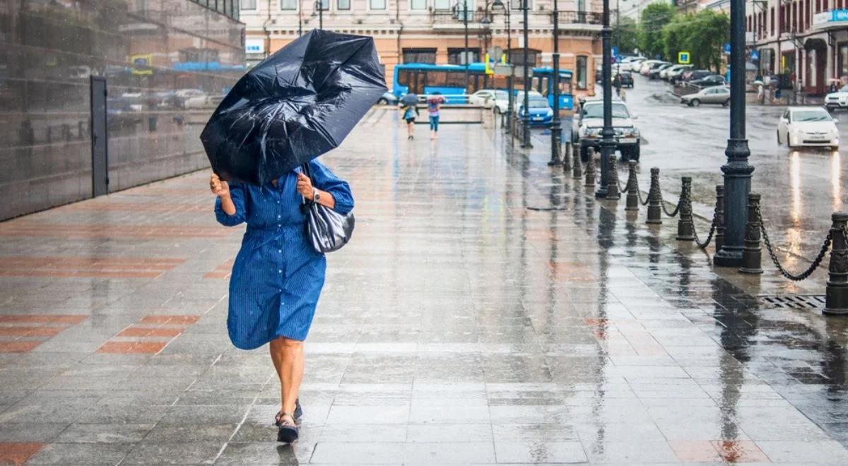 IMGW wydał ostrzeżenia przed silnym wiatrem. Deszczowo w całym kraju 