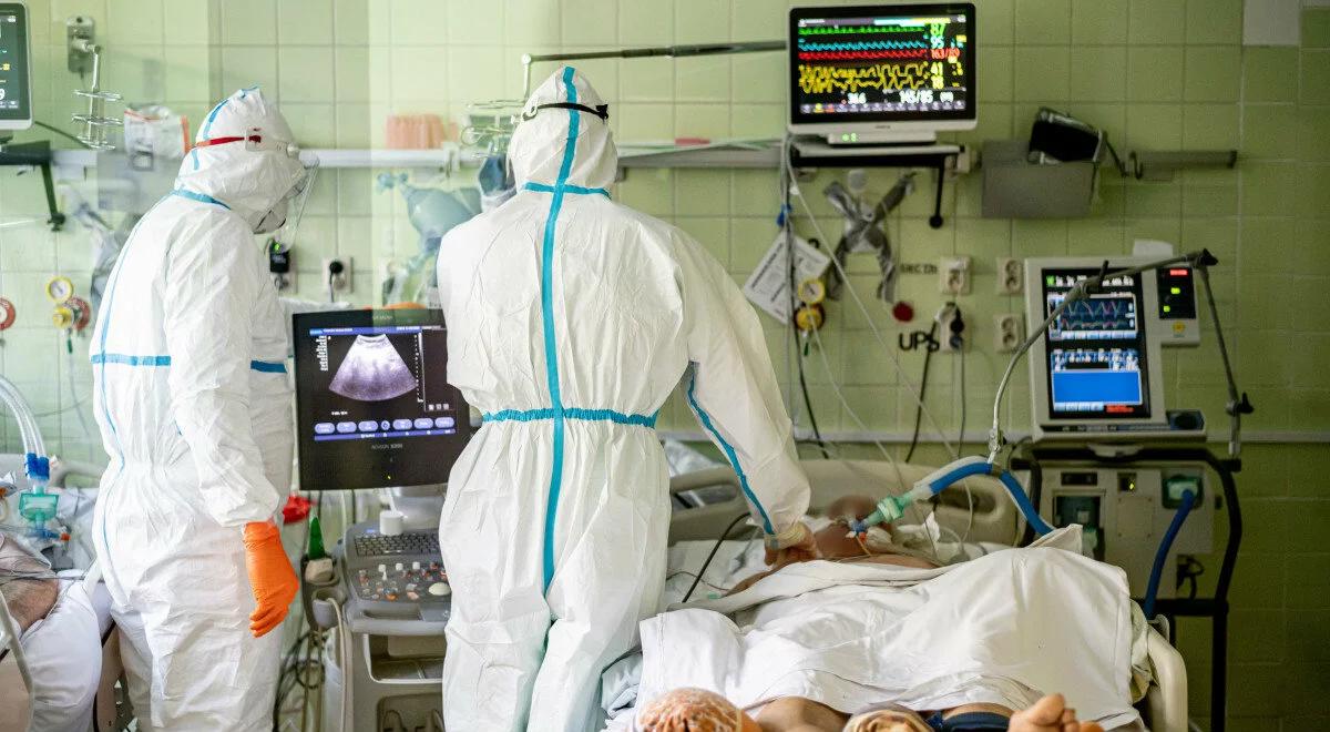 Dr Sutkowski: wysoka liczba zgonów na COVID-19 wynika także z tego, że ludzie za późno proszą o pomoc