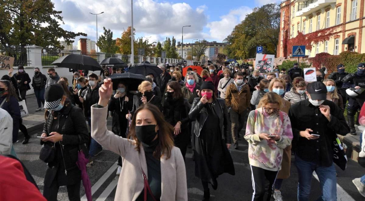 "Polityczny charakter protestów". Dr Andrzej Anusz o demonstracjach po orzeczeniu TK ws. aborcji