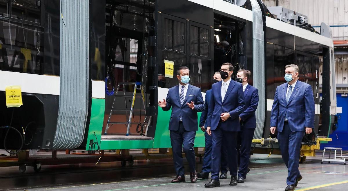 "Dzisiaj to prawdziwy diament polskiego przemysłu". Mateusz Morawiecki z wizytą w zakładach Pesy