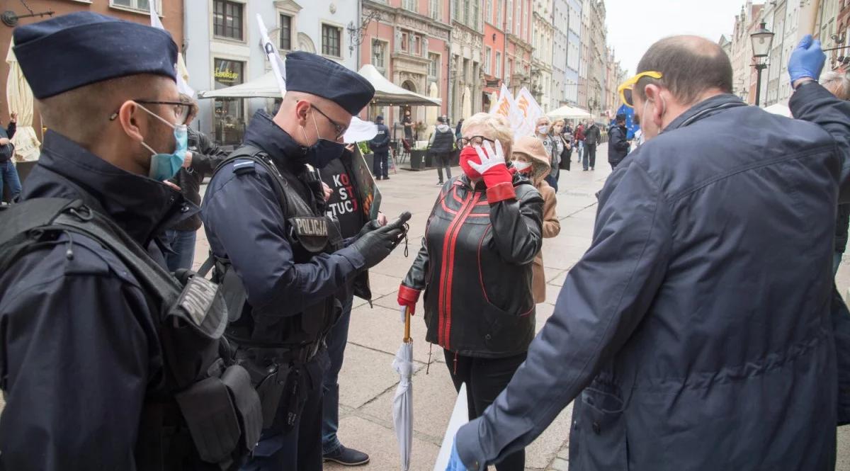 "Policjanci będą stosować zasadę zero tolerancji". Rzecznik KGP o karach za łamanie obostrzeń