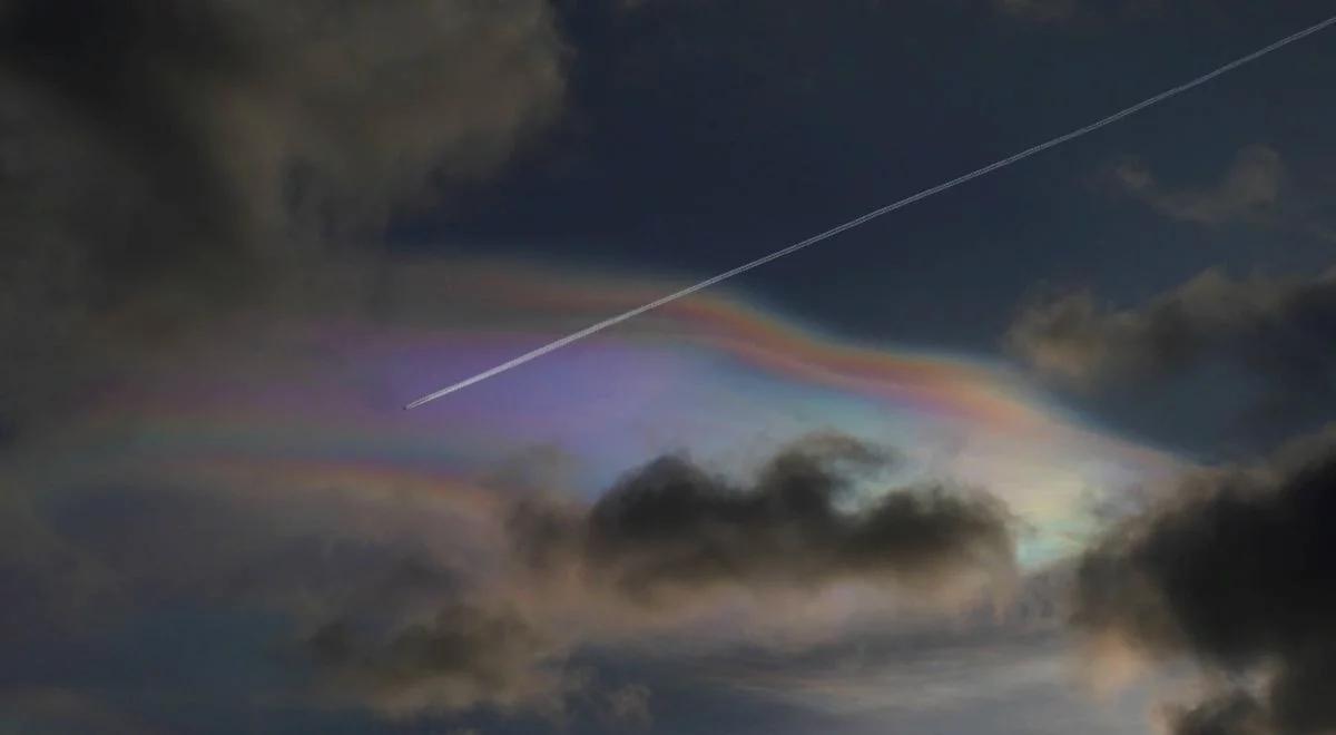 Polarne chmury stratosferyczne nad Polską. Niebo błyśnie kolorami tęczy