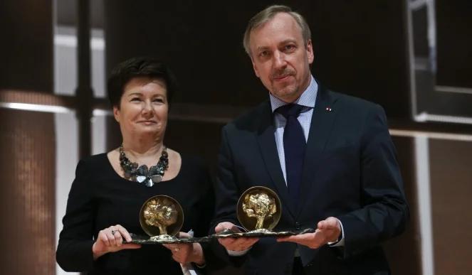 Hanna Gronkiewicz-Waltz i Bogdan Zdrojewski z nagrodami im. Ireny Sendlerowej