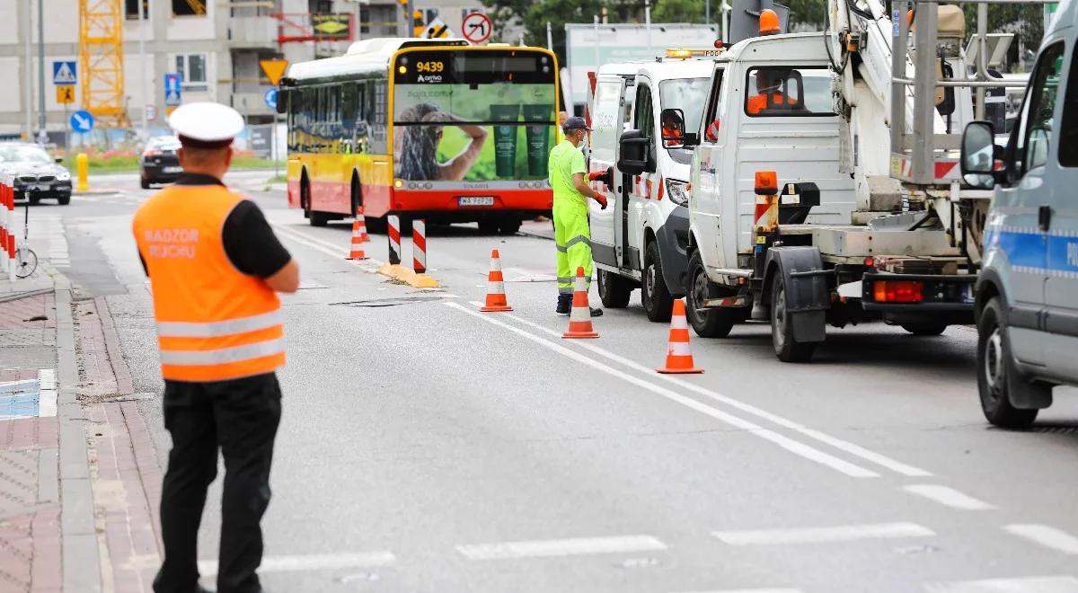 Kierowca autobusu spowodował kolizję na Bielanach. Media: grozi mu 8 lat więzienia