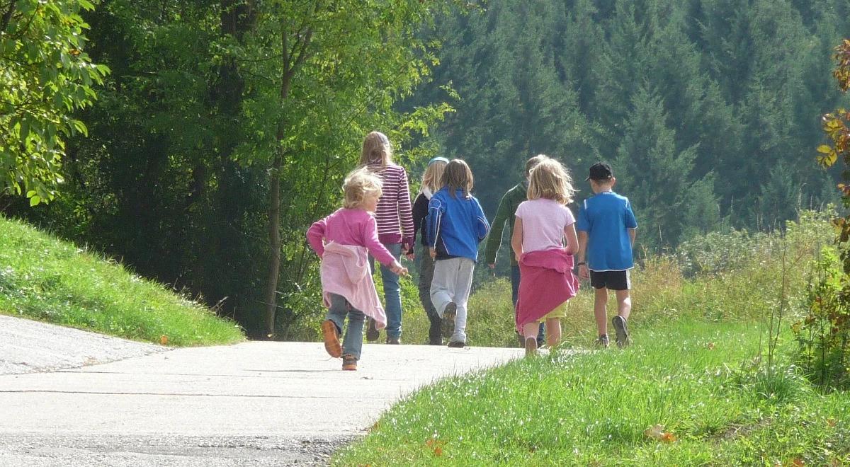 Blisko 990 tysięcy rodzin wielodzietnych korzysta z Karty Dużej Rodziny