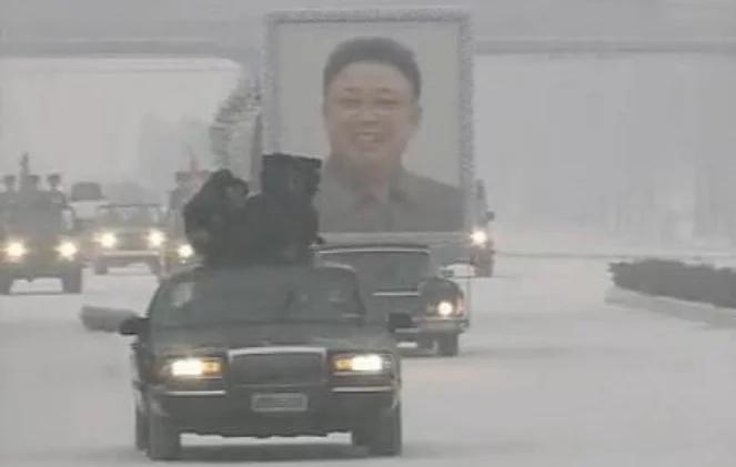 Pogrzeb Kim Dzong Ila z protestami w tle
