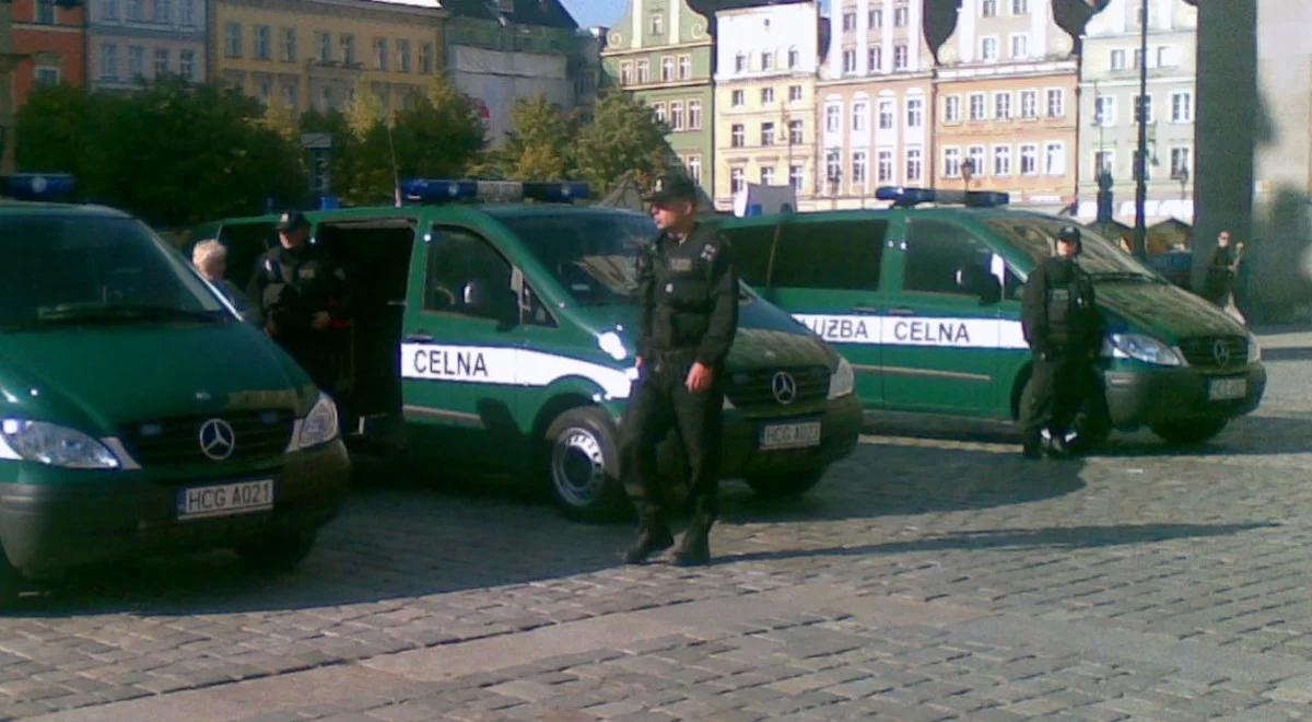 Celnicy w systemie emerytalnym służb mundurowych. Emerytura w 55 roku życia 