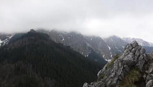 Tatry: znaleziono zwłoki w rejonie Pięciu Stawów 