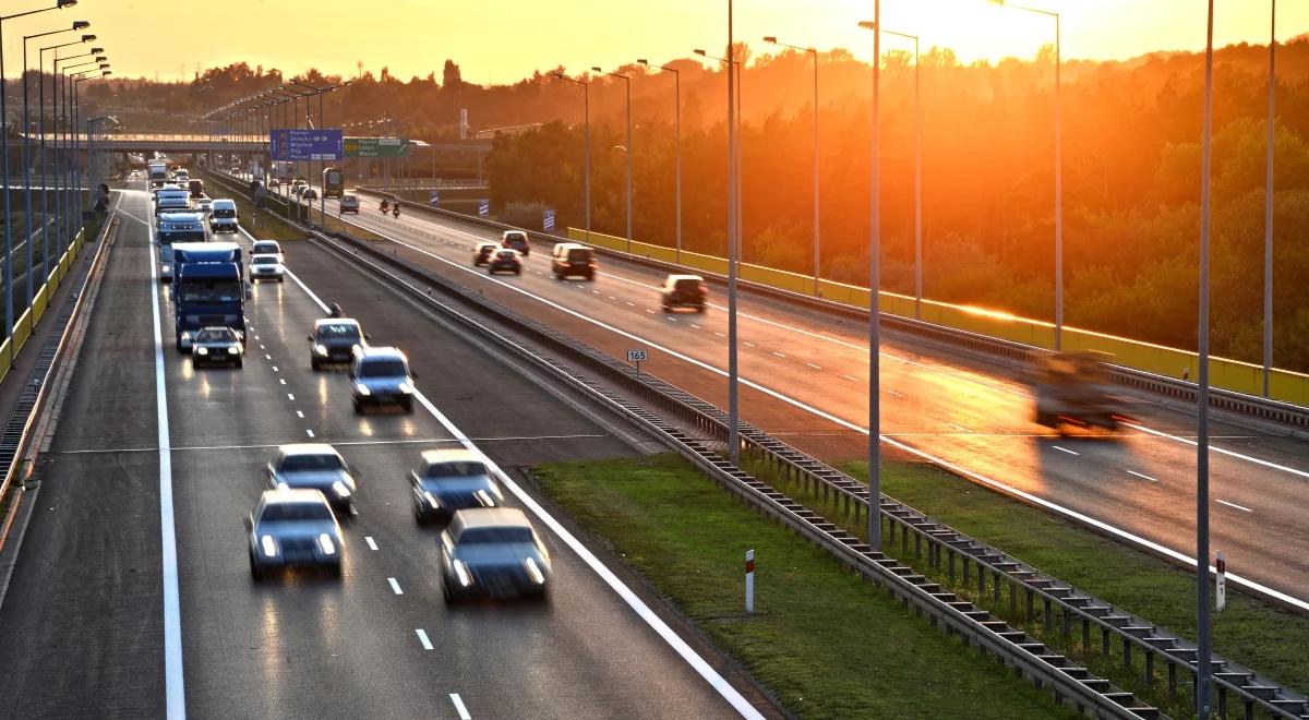 Coraz więcej użytkowników i opłat. Od prawie miesiąca działa system e-TOLL