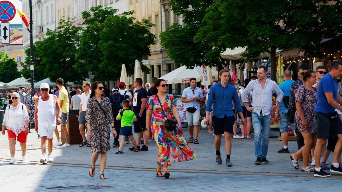 Prof. Parczewski: fale zakażeń w innych krajach ewidentnie przebiegają wśród niezaszczepionych