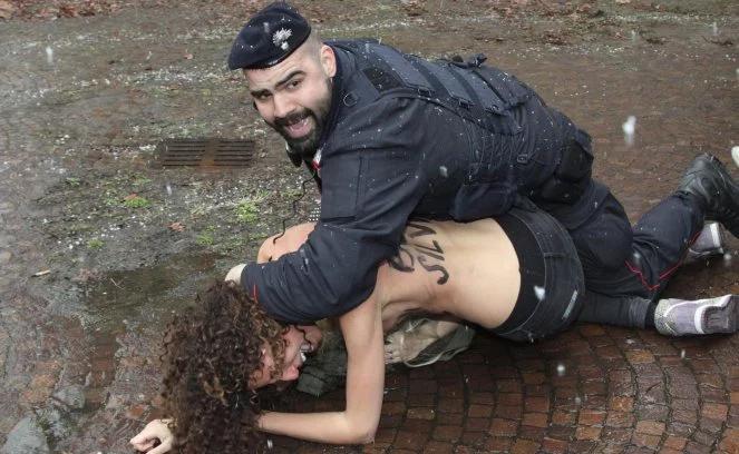 Silvio Berlusconi napadnięty przez Femen. "To bezmyślne"