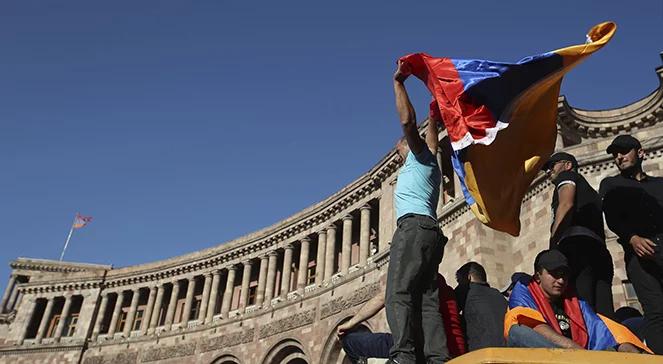 Pokojowa rewolucja w Armenii. Lider opozycji premierem