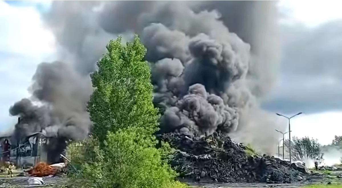 Pożar składu opon w Lubelskiem. Słup dymu widoczny z dużej odległości