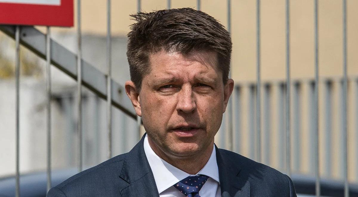 Petru twierdzi, że Orlen nie jest strategiczną firmą. "Trzeba go sprywatyzować"